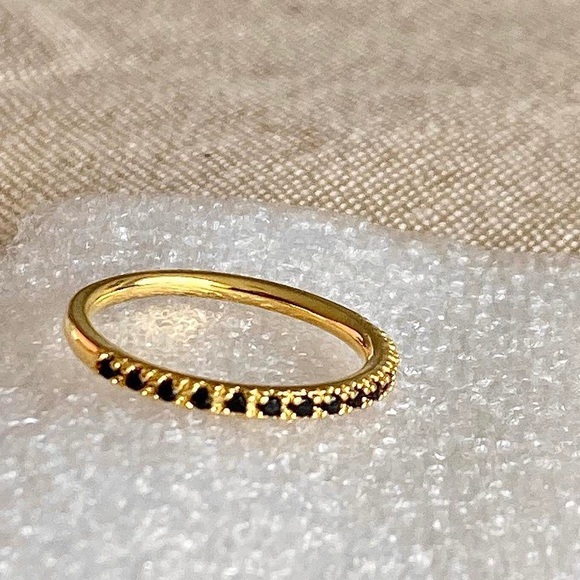 ✨ 18K Gold filled stainless steel ring size 6 (52)
16 mm
⭐️ - Picture 2 of 6
